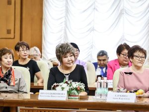 В День учителя Глава Якутии наградил выдающихся педагогов и наставников республики