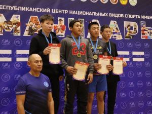 Юные якутские мас-рестлеры разыграли путёвки на первенство России