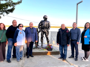 В Усть-Мае установлен памятник участникам СВО