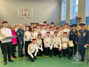 Смотр строя и песни в Мирном: дань памяти и воспитание патриотизма