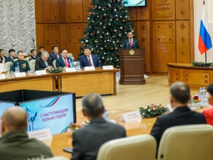 Айсен Николаев вручил якутянам государственные награды