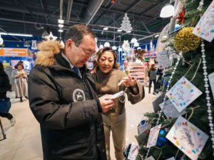 Айсен Николаев  дал старт благотворительной акции «Елка добра»