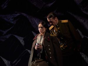 Русский театр в Якутске организовал для семей участников СВО бесплатный показ спектакля