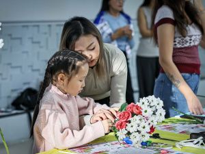 В Якутске прошел мастер-класс «Букет для мамы» в честь Дня матери в республике