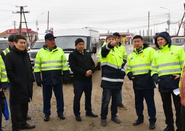 В Якутске проверили ход дорожных работ в рамках нацпроекта «Безопасные качественные дороги»