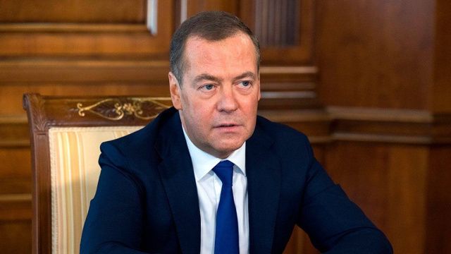 Медведев призвал физически устранить Зеленского в ответ на атаку Кремля