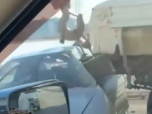 В Якутске автокран врезался в иномарку