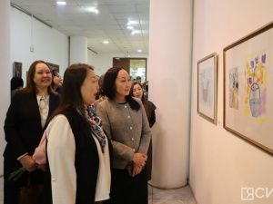 В Якутске открылась выставка 12-летнего художника с аутизмом