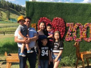 Многодетная семья из с. Немюгюнцы выращивает клубнику в теплице