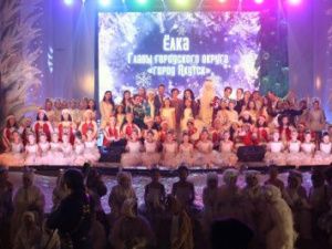 На Елке главы Якутска наградили отличившихся в учебе и спорте