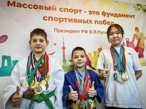 Новый спортзал построили в Якутске для школы № 20 по президентской субсидии