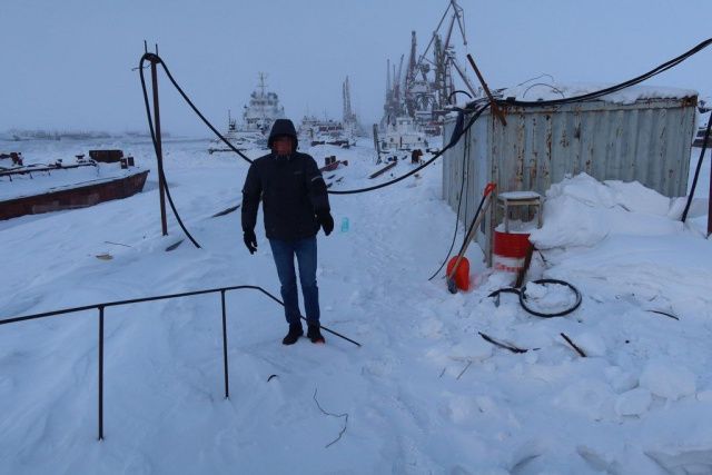 Металлической трубой проломил голову коллеги