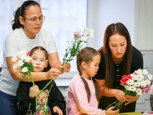 В Якутске прошел мастер-класс «Букет для мамы» в честь Дня матери в республике