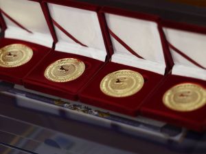 Айсен Николаев наградил представителей строительной отрасли Якутии