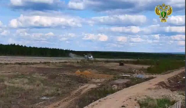 В аэропорту в Якутии самолёт выкатился за пределы взлётной полосы во время посадки