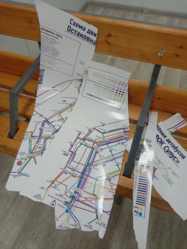 Вандалы вновь разгромили остановку в Якутске