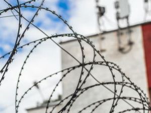 Осужденный за убийства - на свободе будет под надзором