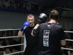 Мастер-класс от Поветкина. Олимпийские чемпионы в Якутске встретились с юными боксерами