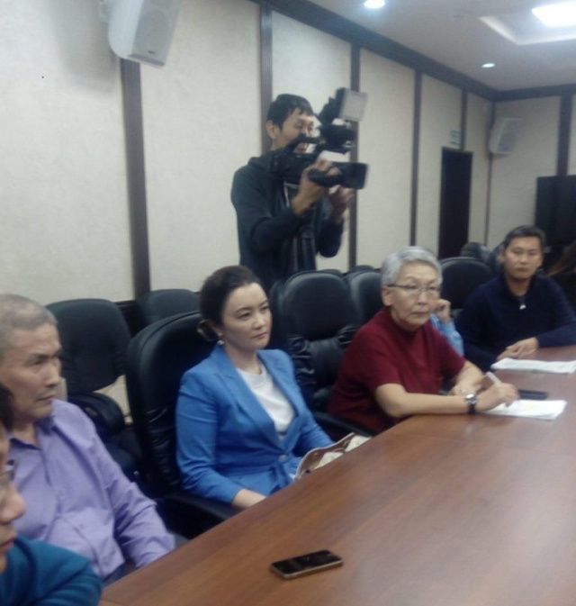 В суде назначены слушания по иску Айны Неустроевой к журналисту