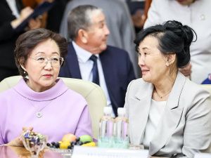 В День учителя Глава Якутии наградил выдающихся педагогов и наставников республики