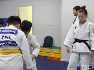 Чемпионки России по дзюдо показали мастер-класс юным спортсменам в Якутске