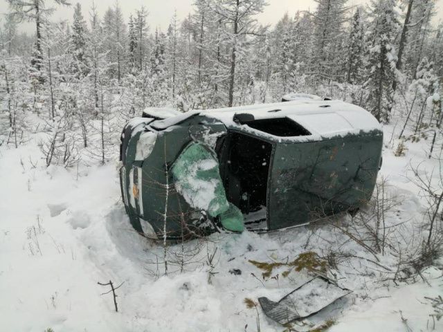 В Ленском районе перевернулся автомобиль. Пострадали два человека