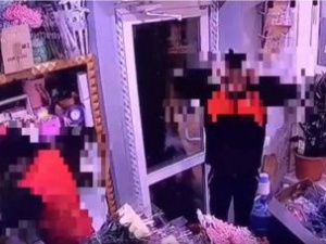 В Якутске молодой человек похитил букет из 101 розы, чтобы помирить друзей