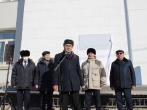 В Якутске почтили память научных экспедиций открытием мемориальной доски