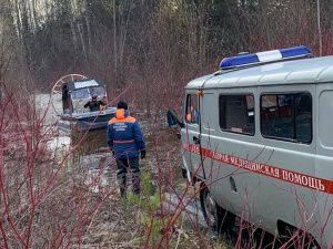 Спасатели спасли четверых детей со льдины