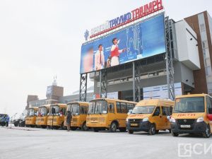 Спортивным учреждениям Якутии вручили микроавтобусы и автобусы