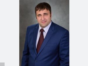 «Единая Россия» приостановила членство в партии замгендира «Якутскэнерго», подозреваемого в получении взятки 