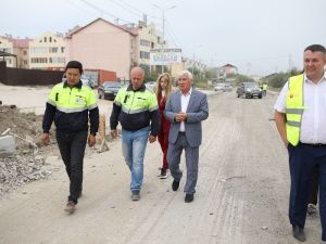 Министр транспорта Александр Тарасов проверил ход ремонта дорог в Якутске