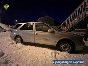 В Якутске трое мужчин похитили человека, избили битой, снимали это видео и требовали, чтобы он принес извинения