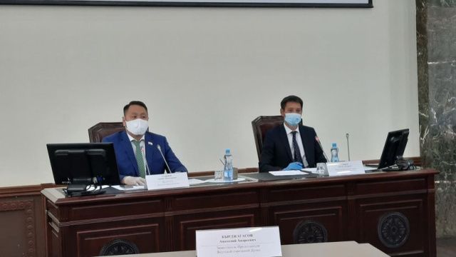 Альберт Семенов провел депутатские слушания о самом важном на сегодня