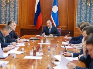 Айсен Николаев провел совещание по экономическим вопросам Якутии