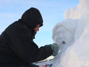 Искусство из снега и льда: зимние скульпторы соревнуются в Якутске за звание лучшего