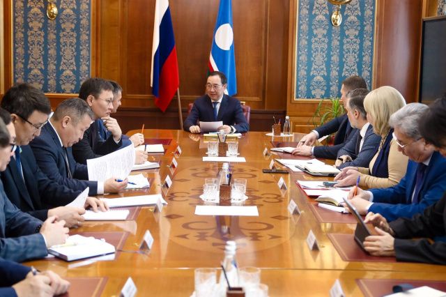 Глава Якутии поручил правительству обеспечить своевременный завоз жизнеобеспечивающих грузов в регион 