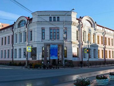 Пьяная сотрудница "Нацмузея" бегала с пистолетом по гостинице