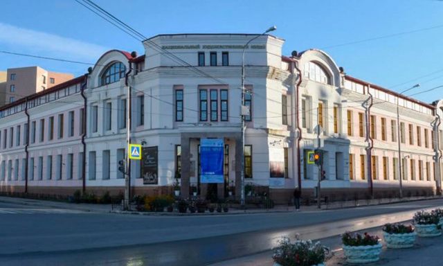 Пьяная сотрудница "Нацмузея" бегала с пистолетом по гостинице