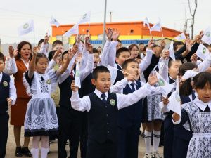 Глава Якутии принял участие в открытии новой школы в Кобяйском районе