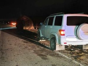 В Якутии «УАЗ» наехал на стоговоз, пострадали два человека