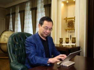 Глава Якутии поддержал всероссийский флэшмоб ко Дню народного единства