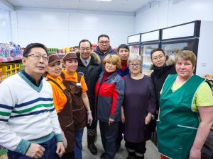 Глава Якутии ознакомился с работой открывшегося в Жиганске торгово-логистического центра