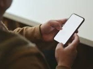 Водитель из Якутска поверил позвонившему незнакомцу и лишился 450 тысяч рублей