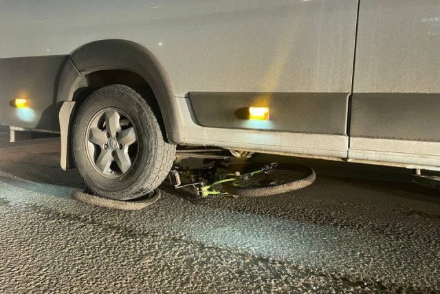 В Якутске девятилетнего мальчика госпитализировали в реанимацию после наезда микроавтобуса UPD