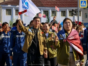 В Якутске порядка 2 тысяч человек объединило шествие-парад в День семьи, любви и верности