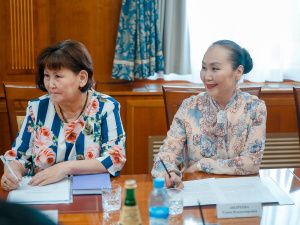 Айсен Николаев провел встречу с лидерами женских общественных организаций республики