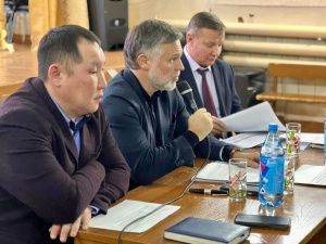 Кирилл Бычков в рамках отчета правительства работает в Алданском районе