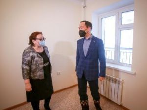 Глава Якутии в Покровске побывал в гостях у новосёлов