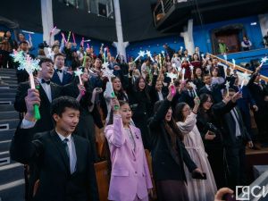 10 лучших школьников по итогам 2024 года наградили на Елке главы Якутии